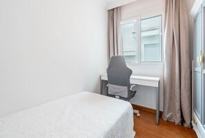 3 bedrooms, iron/ironing board, WiFi, bed sheets