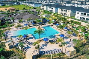The Retreat Club at ChampionsGate resort - Disney near Resort 9BR Home Oasis w/ Pool (Kissimmee)