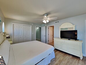 2 bedrooms, desk, iron/ironing board, WiFi - Pelican Isle #513 | Seasonal Beach Service + Resort Amenities (Fort Walton Beach)