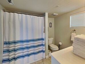 Towels - Pelican Isle #513 | Seasonal Beach Service + Resort Amenities (Fort Walton Beach)