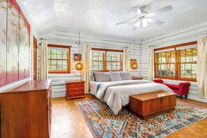 1 bedroom, WiFi, bed sheets - Creekside Vista Escape - Cabin I /Creek, Stars (Wimberley)