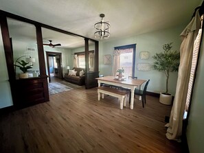 Interior - Cozy Cottage close to downtown Smithville (Smithville)