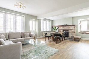 House | 2 bedrooms, desk - Host Stay Caedmons View (Whitby)