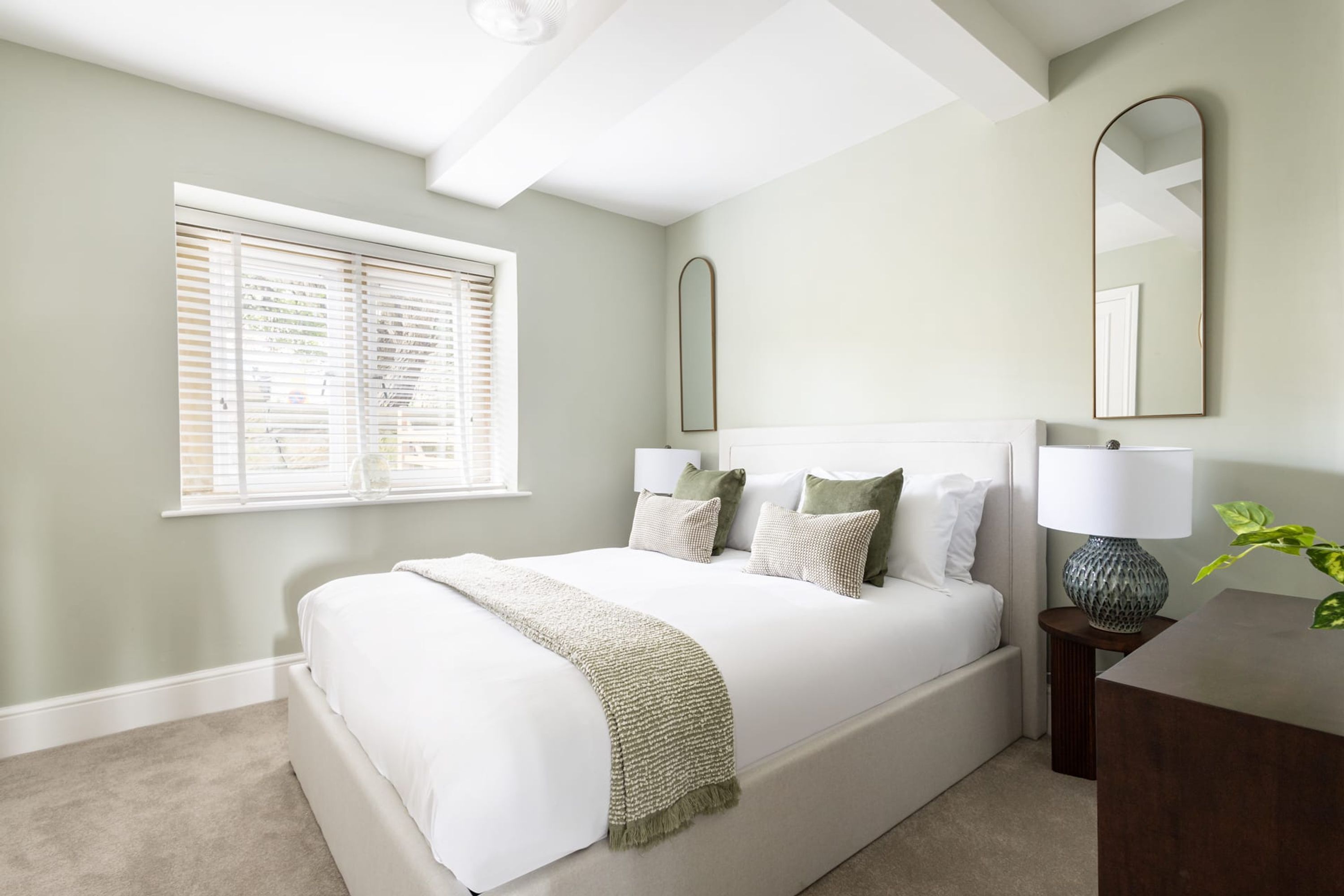 Apartment | 2 bedrooms, desk