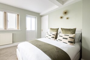 House | 2 bedrooms, desk - Host Stay Caedmons View (Whitby)