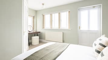 Apartment | 2 bedrooms, desk