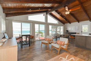 Interior - Niles Beach House - Beach & Boston Skyline Views (Gloucester)