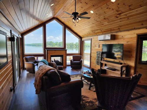 Luxurious and very private lake front cottage