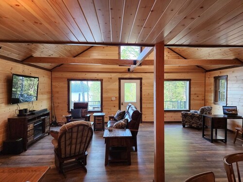 Family Friendly Lakefront Cottage, Ambajejus Lake