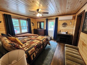 3 bedrooms, desk, WiFi, bed sheets