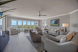 Smart TV - An Ocean Serenity at the Truman Annex in Key West (Key West)