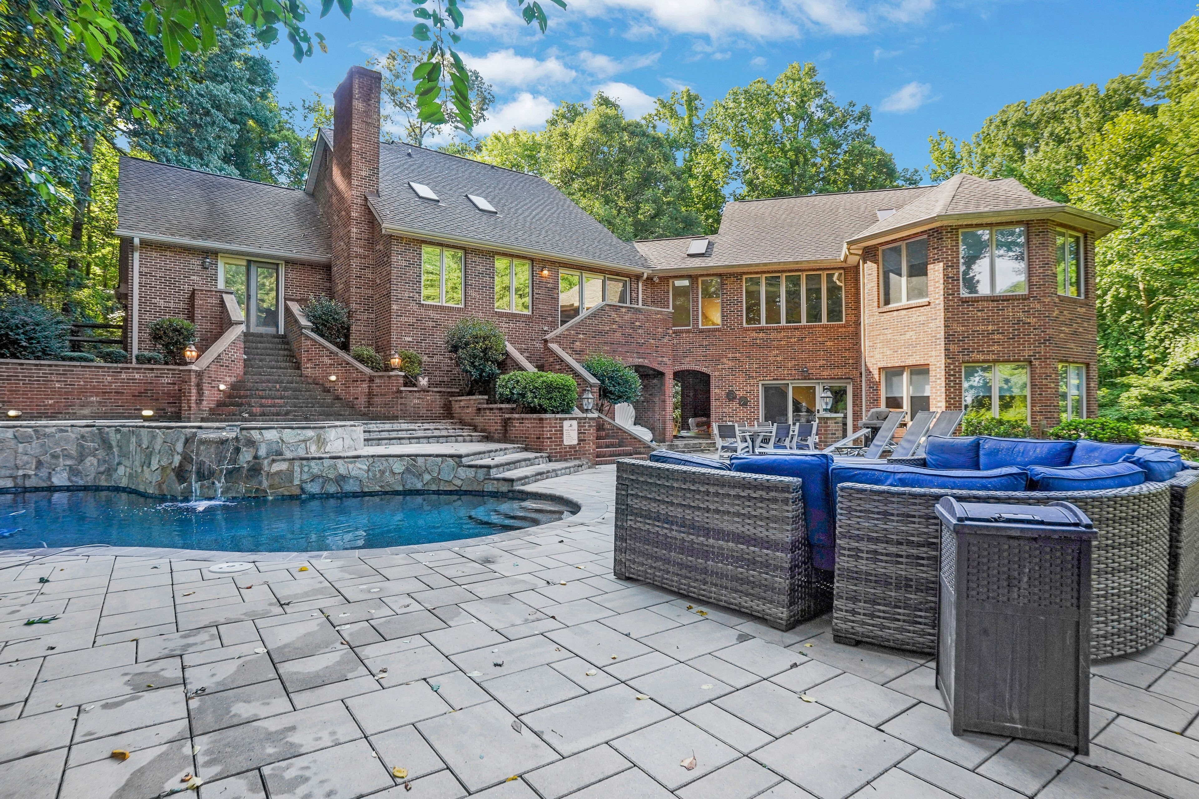 House, 5 Bedrooms | Pool