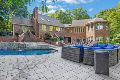Luxurious Private Lakefront Paradise 5 Bedroom Home by RedAwning