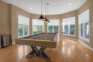 House, 5 Bedrooms | Games room - Luxurious Private Lakefront Paradise 5 Bedroom Home by RedAwning (Mooresville)