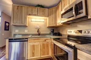 Condo, 2 Bedrooms | Private kitchen | Fridge, oven, coffee/tea maker, toaster