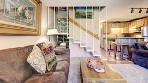 Condo, 2 phòng ngủ | Khu phòng khách