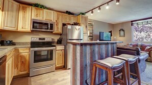 Condo, 2 phòng ngủ | Bếp riêng