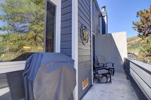 Condo, 2 Bedrooms | BBQ/picnic area