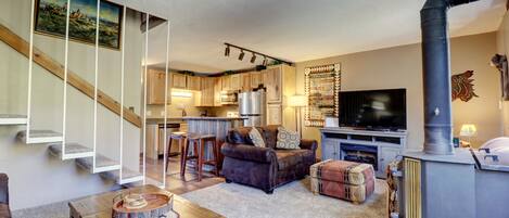 Kondominium, 2 kamar tidur | Area keluarga | Smart TV