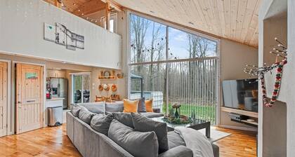 Pocono Scandinavian Cottage 2 Bedroom Cottage by RedAwning