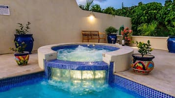 House, 4 Bedrooms | Pool