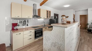 Refrigerador, microondas, horno y lavavajillas 