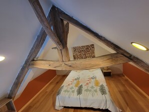 2 bedrooms, travel crib, free WiFi, bed sheets - The Blue Tit (Ognes)