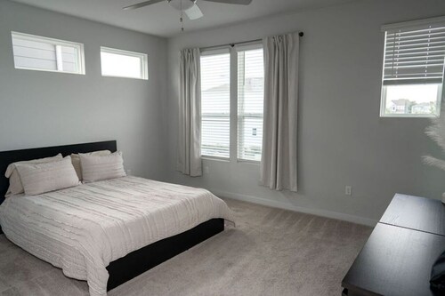 North Austin Home Close to Many Attractions 