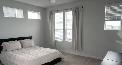 North Austin Home Close to Many Attractions