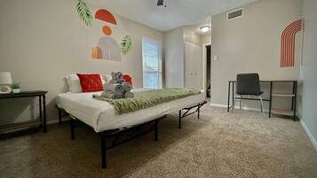 2 bedrooms, desk, iron/ironing board, free WiFi