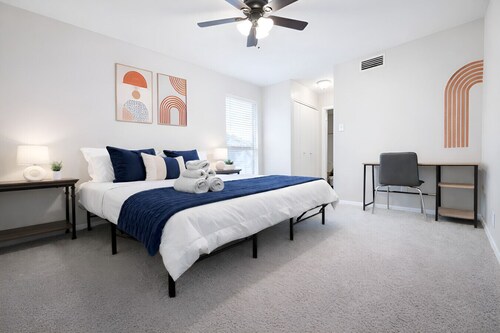 Curated Warm 2BR in A+ Location w/ Great amenity