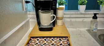 KINGbed,pool,great location, perfect for workers