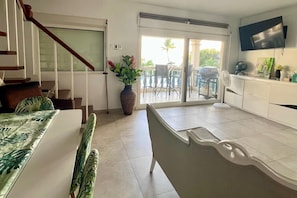 Apartment | Living area | TV