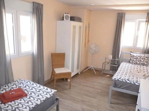 2 bedrooms, iron/ironing board, travel cot, free WiFi