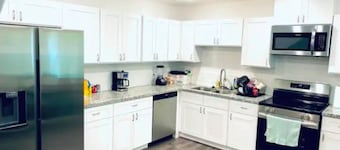 Charming 1-bedroom house with AC and WiFi in vibrant Houston Downtown