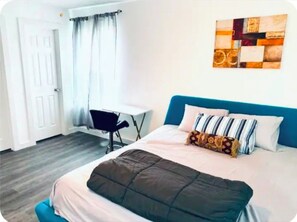 2 bedrooms, desk, free WiFi, bed sheets - Charming 1-bedroom house with AC and WiFi in vibrant Houston Downtown (Houston)
