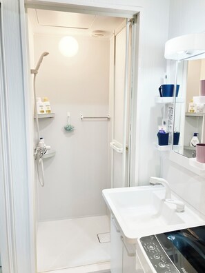 Hair dryer, bidet, towels, soap - Ueno Yuyuhouse/1Room apartment/Ueno Sta／Direct to the airport／free parking・wifi (Taito City)