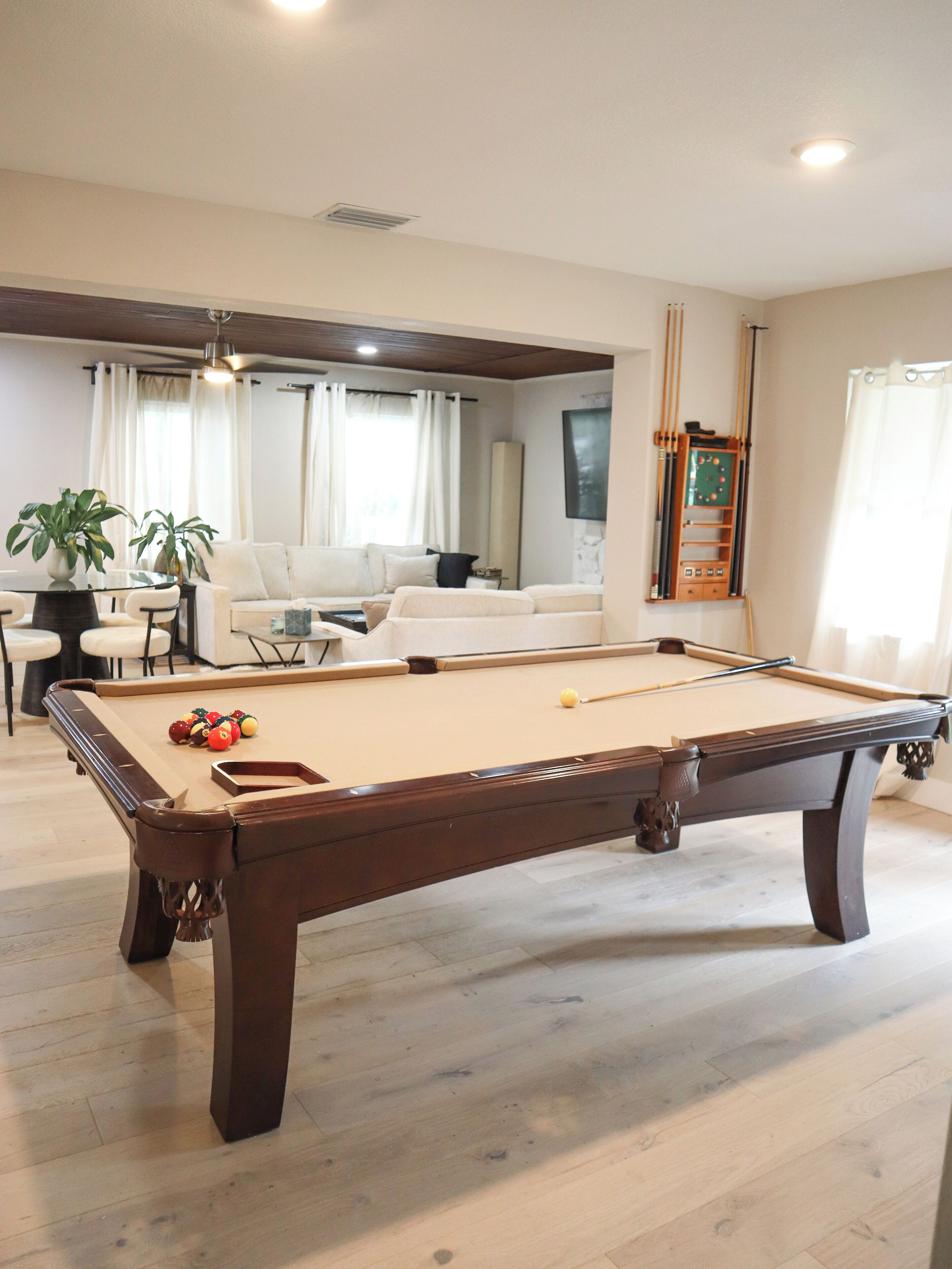 Beautiful Home with Pool Table 🎱 next to the Golf ⛳️ 