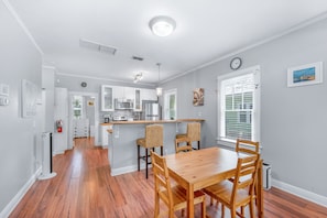 Dining - Uptown Escape – Sleeps 6, Pet & Family Friendly (St. Augustine)