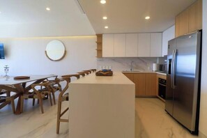 Fridge, microwave, oven, stovetop