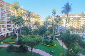 Property grounds - Cozy 3 bedroom Family Beach Condo in beachfront Resort in Puerto Vallarta! (Puerto Vallarta)
