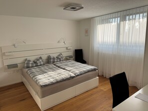 2 bedrooms, desk, iron/ironing board, travel cot