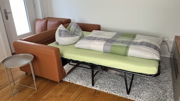 2 Schlafzimmer, Schreibtisch, Bügeleisen/Bügelbrett, Reisekinderbett