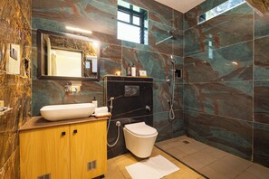Shower, free toiletries, bathrobes, bidet - Avocado Cottages by Alaya stays (Somvarpet)