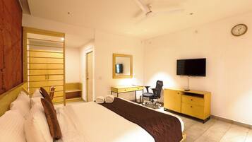 Executive Cottage | 1 bedroom, hypo-allergenic bedding, free WiFi, bed sheets