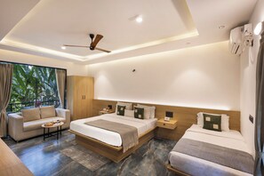 Egyptian cotton sheets, premium bedding, free WiFi, bed sheets - Avocado Cottages by Alaya stays (Somvarpet)