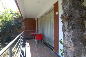 Deluxe Cottage | 1 bedroom, hypo-allergenic bedding, free WiFi, bed sheets