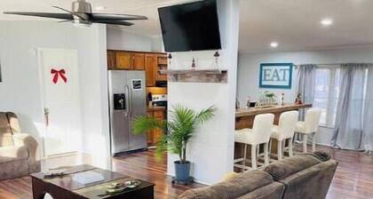 Cozy Retreat On 3 Acres Of Land