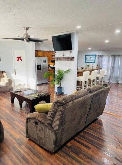 Cozy Retreat On 3 Acres Of Land

