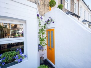 Exterior detail - Stylishly designed London Townhouse - Garden Oasis! - Pass the Keys (London)